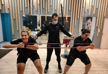 Γυμναστείτε ταυτόχρονα μαζί με το φίλο ή τη φίλη σας!